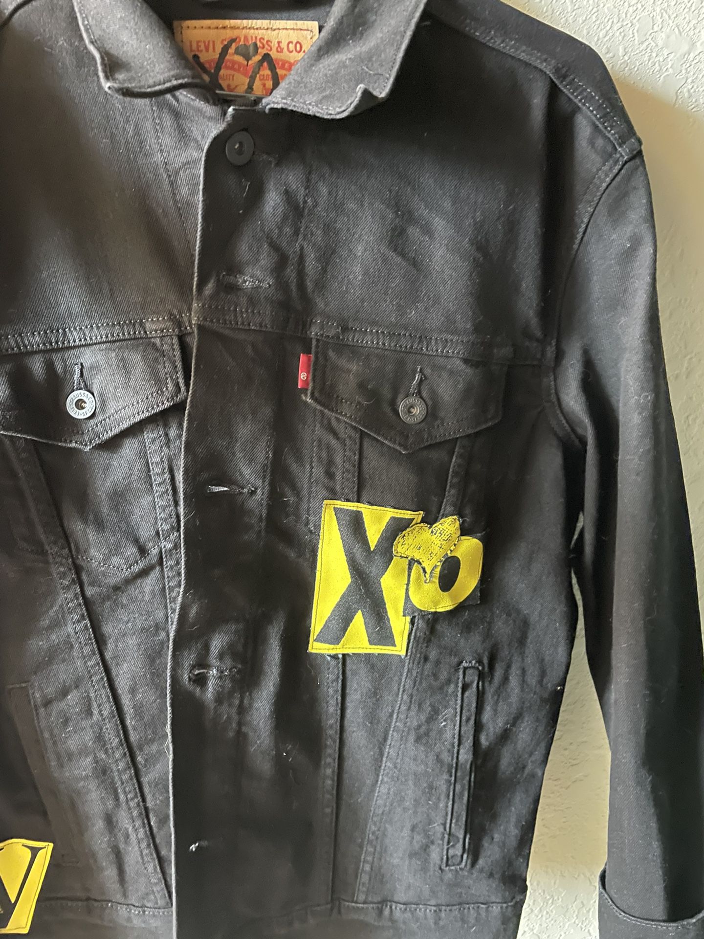 THE WEEKND XO LEVIS DENIM JACKET ( Beauty Behind The Madness ) SIZE LARGE 