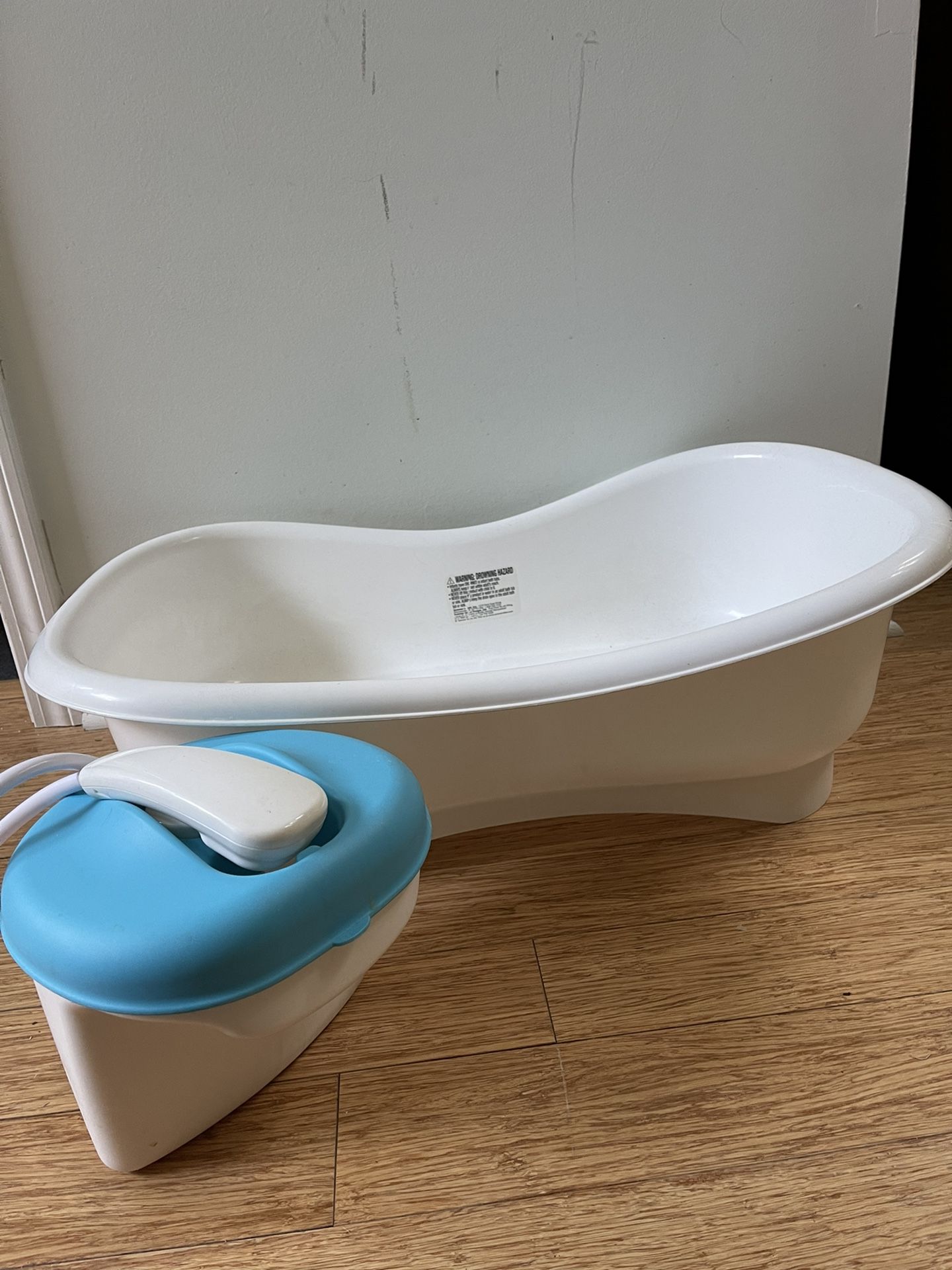 EUC Baby Bath With Detachable Shower Hose