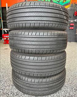 215/50/17Goodyear Selling a set of 4 tires in excellent condition 🫡