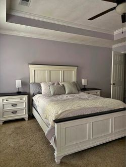Great Deal! Queen Bedroom Set for Sale ✨