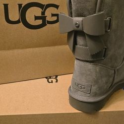 UGG SZ 8 SHORT BAILEY LEATHER BOW BOOT.
