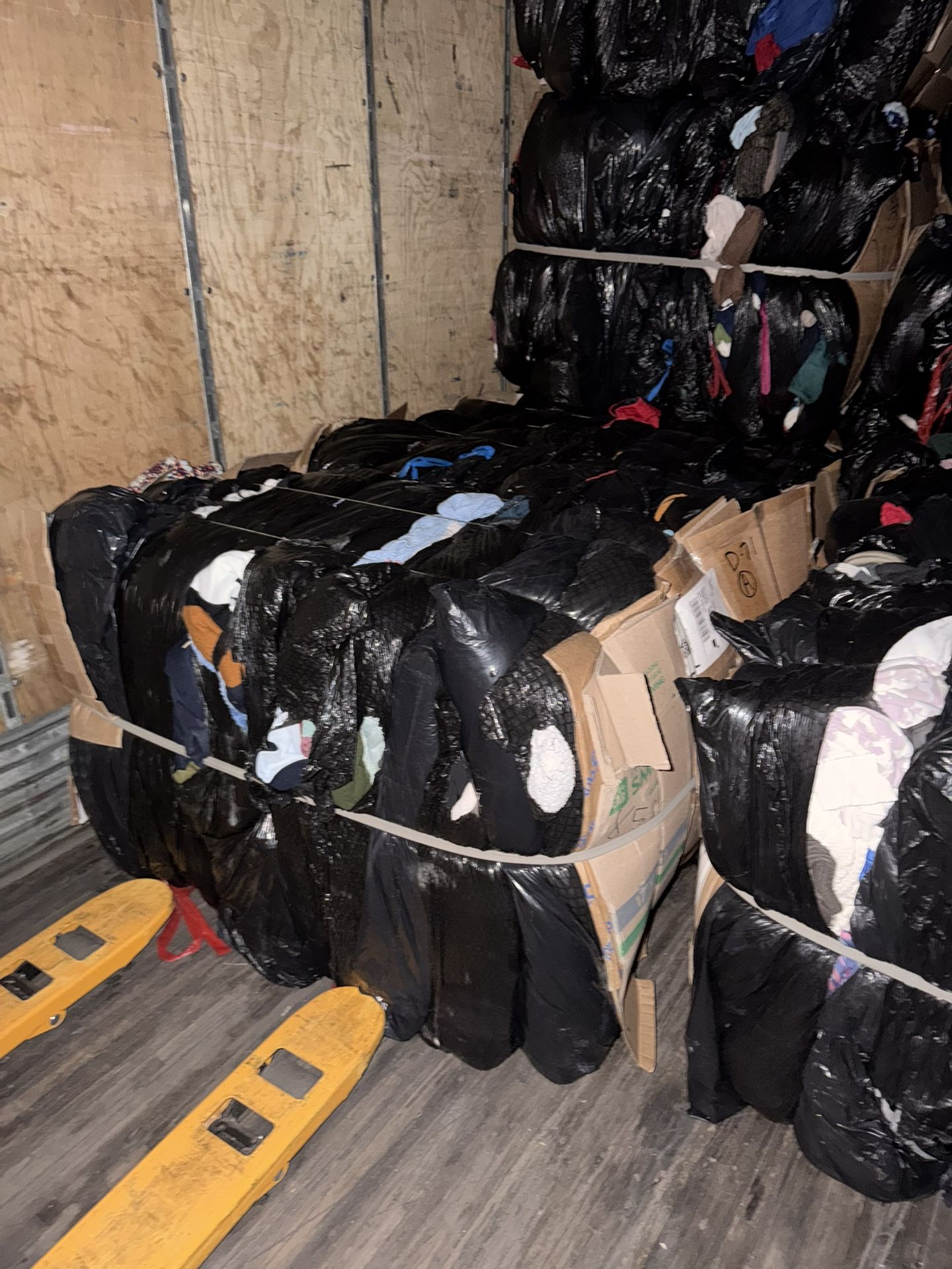 800 POUNDS of Wholesale Winter Clothes Jackets Bale Clothing Men’s Women’s Kids Clothes Lot