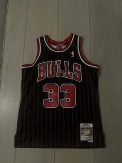 Mitchell & Ness Scottie Pippen Chicago Bulls Hardwood Classics Swingman Jersey (Size M)