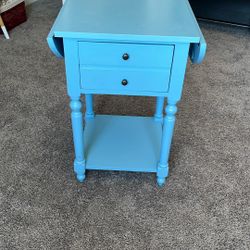 Small Teal Table With Extendable Flaps.