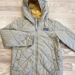 Patagonia boys’ jacket in sz 7-8 ( Used)