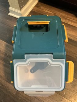 Dry-goods storage container