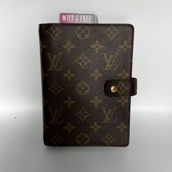 Louis Vuitton: Monogram Medium Ring Agenda Cover