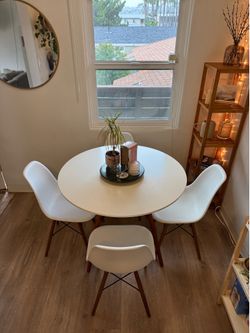 Round White Dining Table with 4 Chairs – Mid-Century Modern