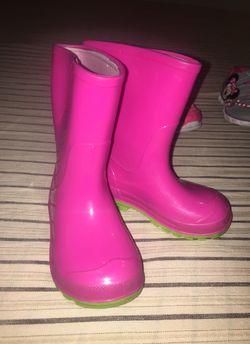 Rain boots & shoes