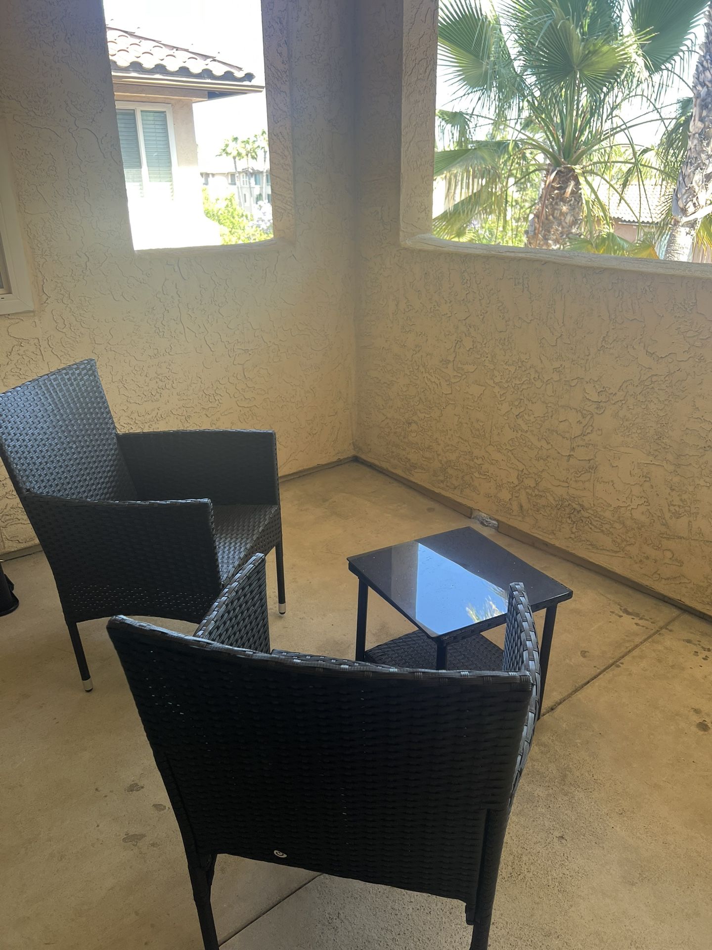Complete furniture for sale for $300 with a 65-inch TV screen, used in excellent condition, considered new.