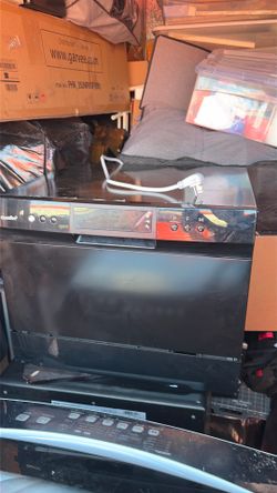 Comfee half size countertop dishwasher (portable)