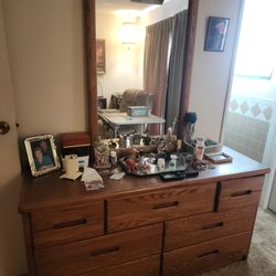 Dresser With Mirror 