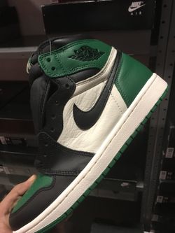 Looking to buy pairs for quick cash up to Sz9.5 biggest