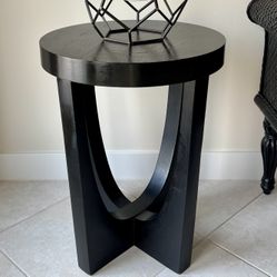 24”H Round Black Wood Accent End Table 