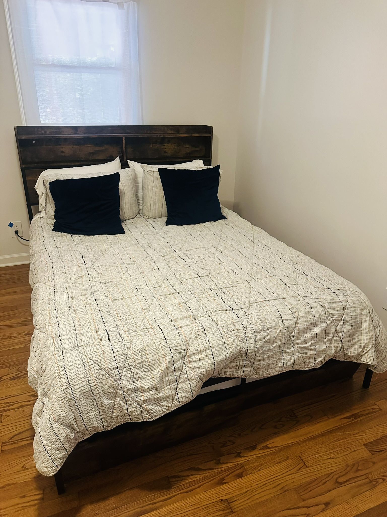 Queen Size bed with mattress