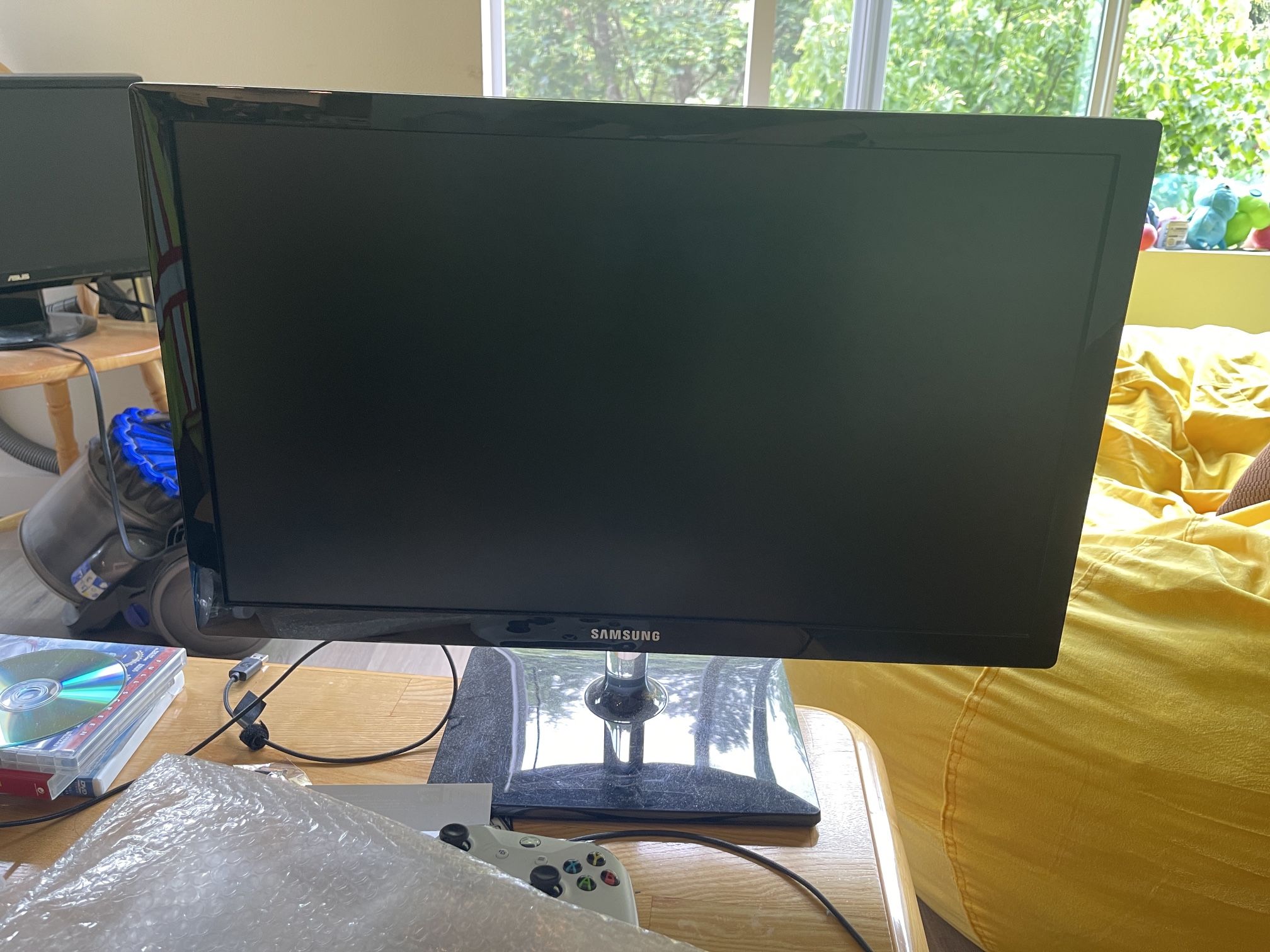 20.5in SAMSUNG Monitor