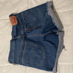 Woman’s Levi Shorts