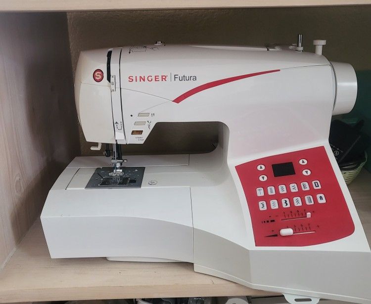 Singer Futura SES2000 Sewing/Embroidery Machine