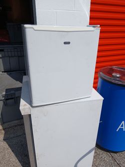 Mini fridge