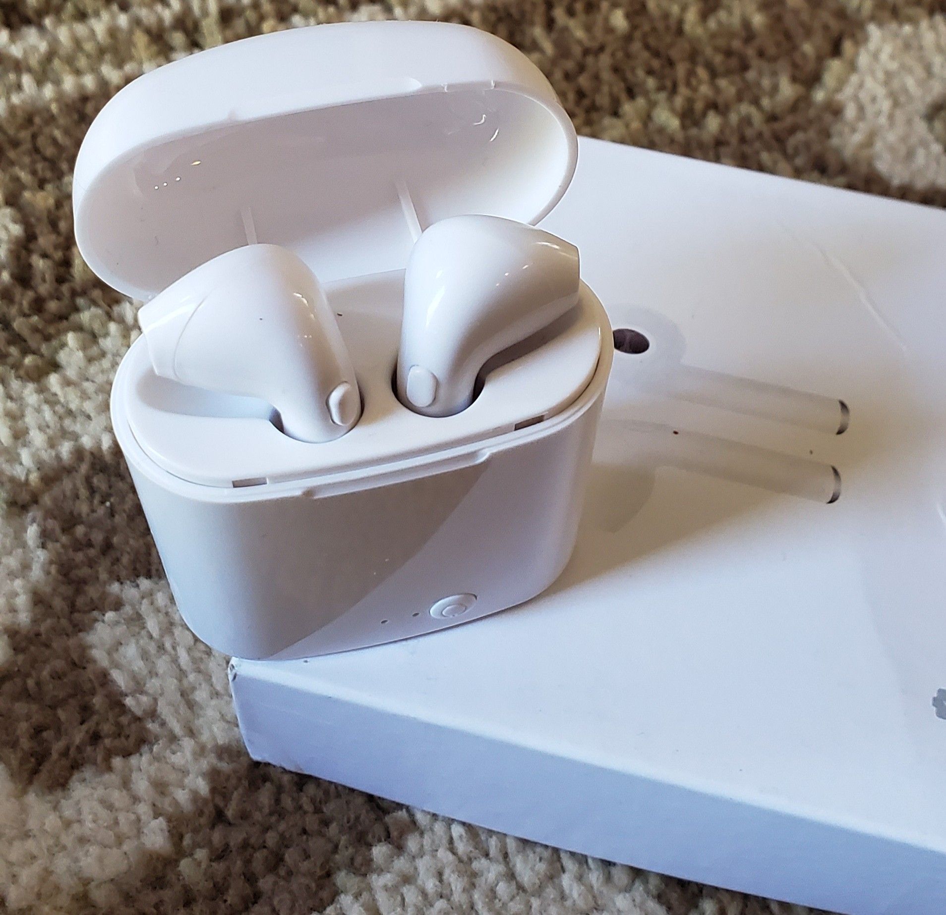 Bluetooth Wireless Earbuds (NEW)