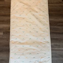 Toddler Mattress: Waterproof Cover