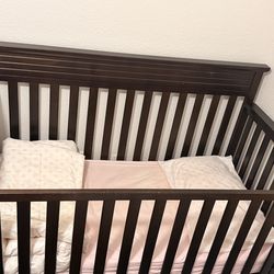 Cribe (fisher price full size baby crib )