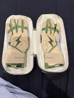 XL Bruce bolts batting gloves