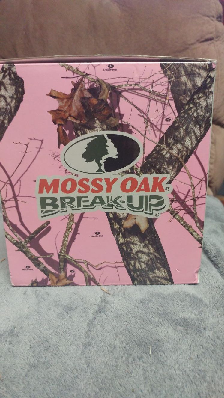 Brand new in box Mossy Oak Break Up Pink Scentsy Warmer