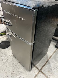 Frigidaire Retro 2-Door Mini Fridge & Freezer - Silver