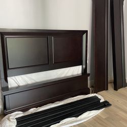 Full Size Bed (wood)