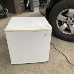 Mini Fridge With Tiny Freezer