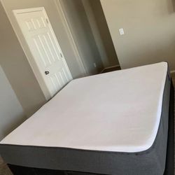 KING CASPER MATTRESS AND FREE BOX SPRINGS 