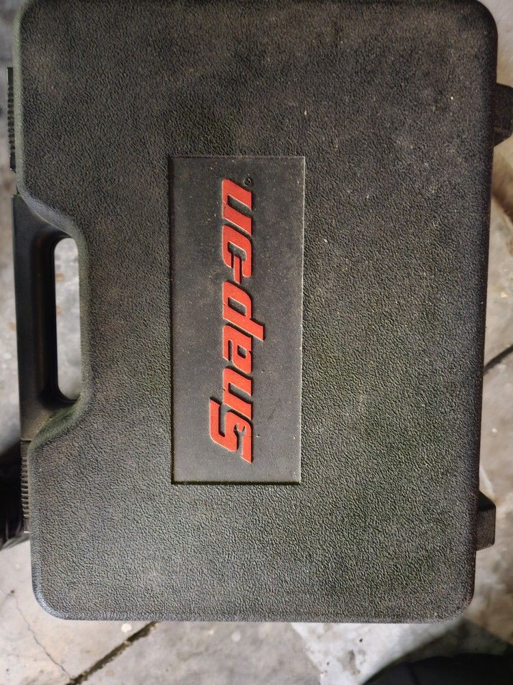 Snap On Battery Powered Screw Gun With Extra Battery