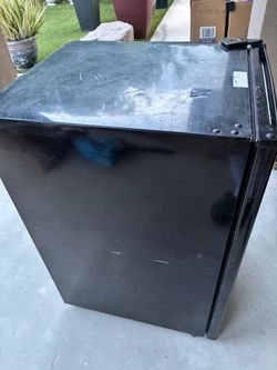 Magic Chef mini fridge