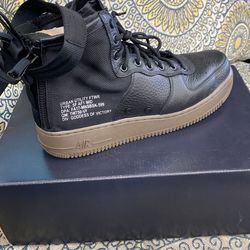 Nike Air Force 1 Mid 
