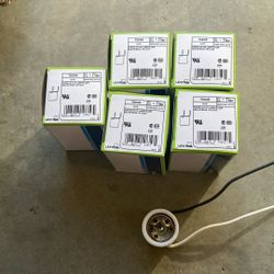 Leviton Porcelain Socket Medium Base