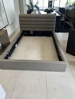 Restoration Hardware Nilsson Full Size Bed 