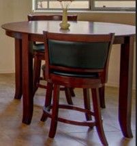 Kitchen Table & 4 Swivel Chairs