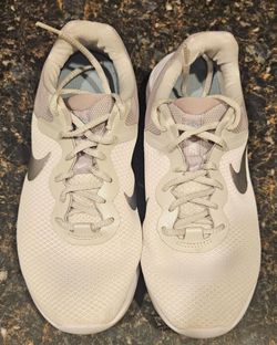 Used Nike Women's Revolution 6 NN PRM Running Shoes, W 10
