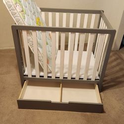 Carter's by DaVinci Colby 4-in-1 Convertible Mini Crib