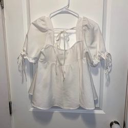 Women’s white blouse size small must pick up 