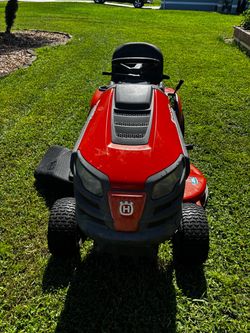 Riding lawnmower