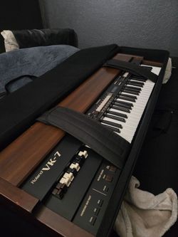 61 Roland VK7 Organ with Case
