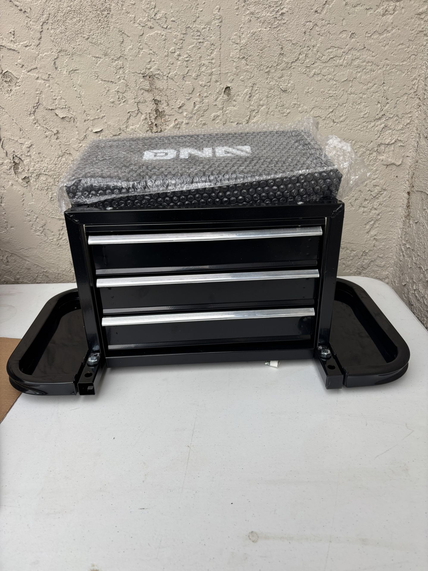 Brand new DNA Motoring TOOLS-00262 Black Tool Chest Rolling Mechanic Seat With Tool Trays