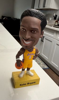 Kobe Bryant bobblehead (no box)