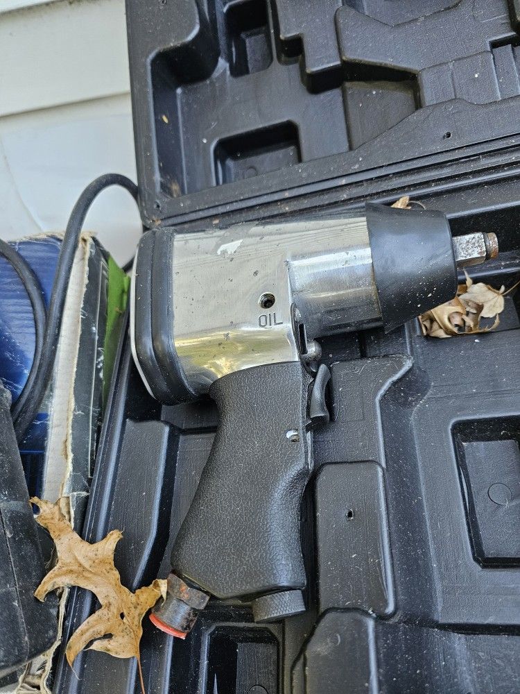 NEW 1/2 INCH PUNEMATIC, AIR IMPACT GUN ,NEW NEVER USED.