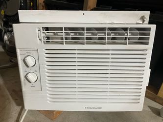 Wall mounted air conditioner