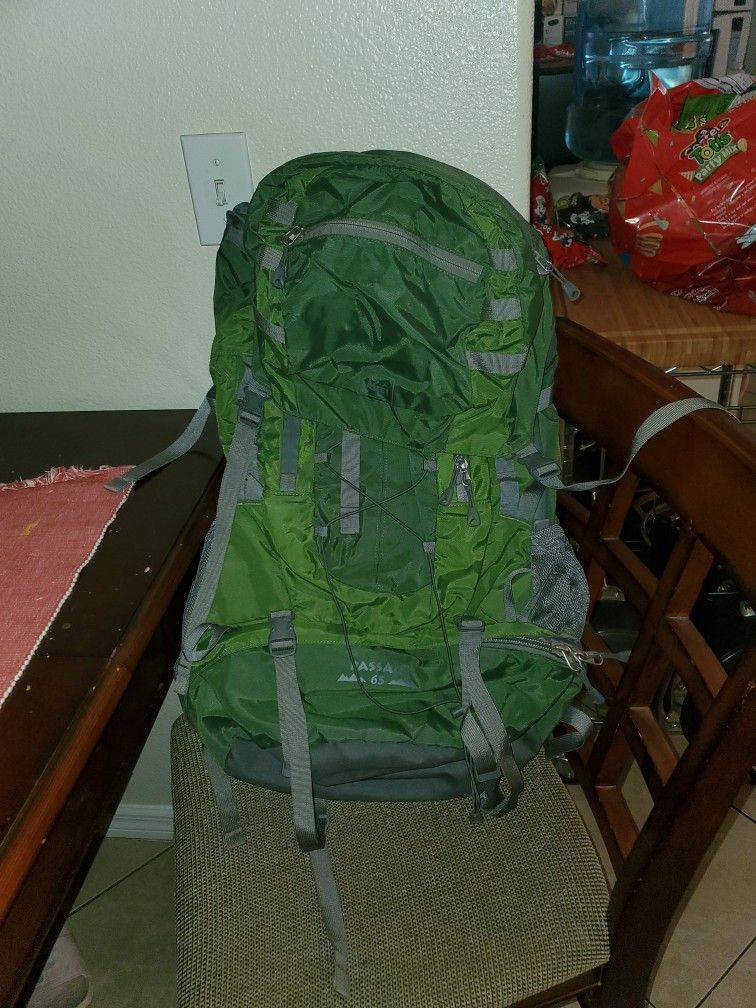REI PASSAGE 65 hiking Backpack