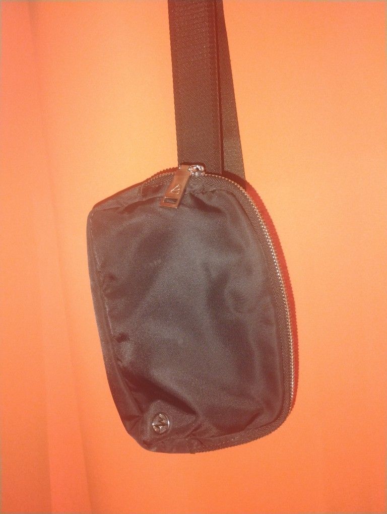 Pander Crossbody Bag