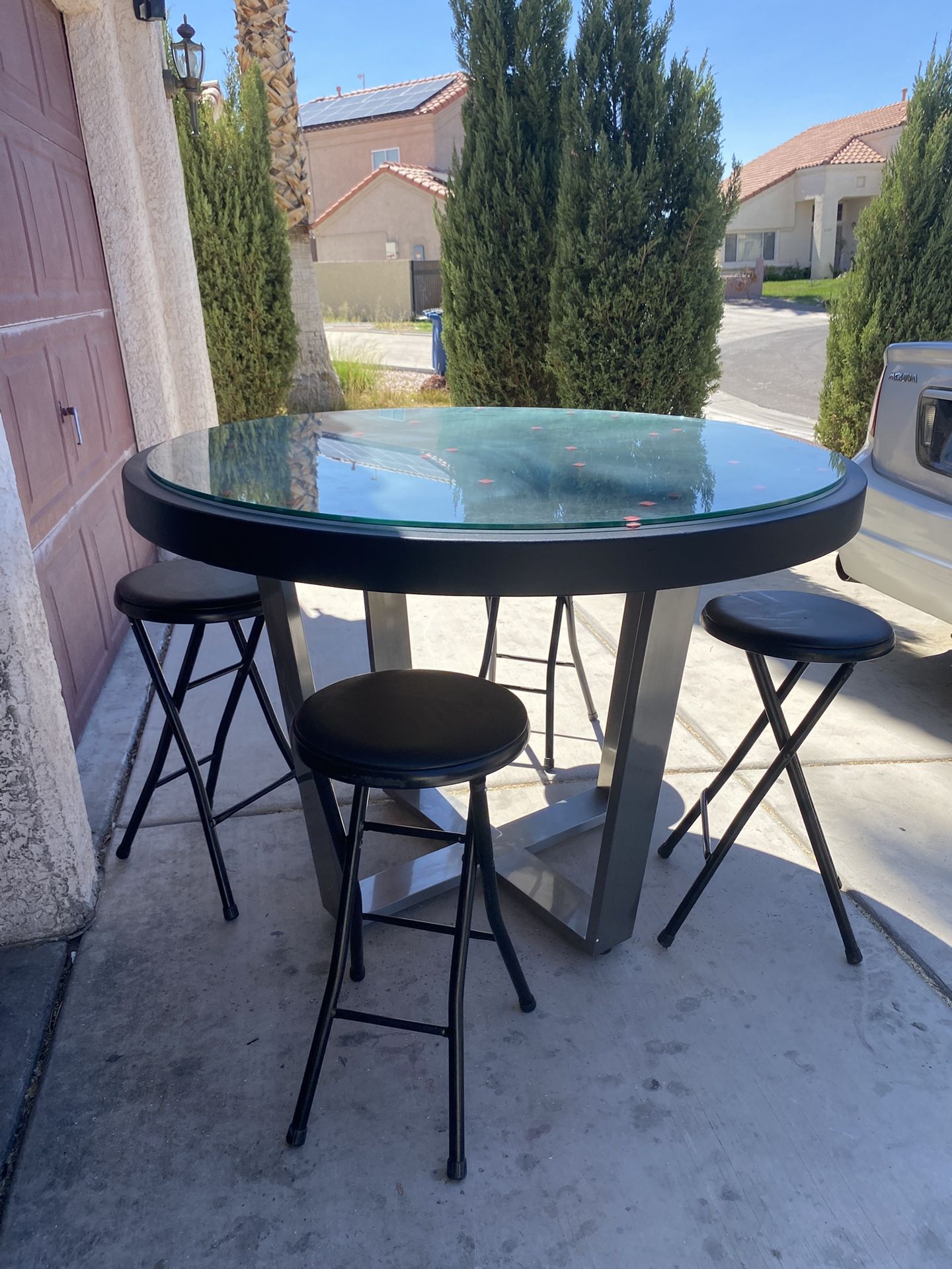 Black Silver Dining Table &4 Bar Stools